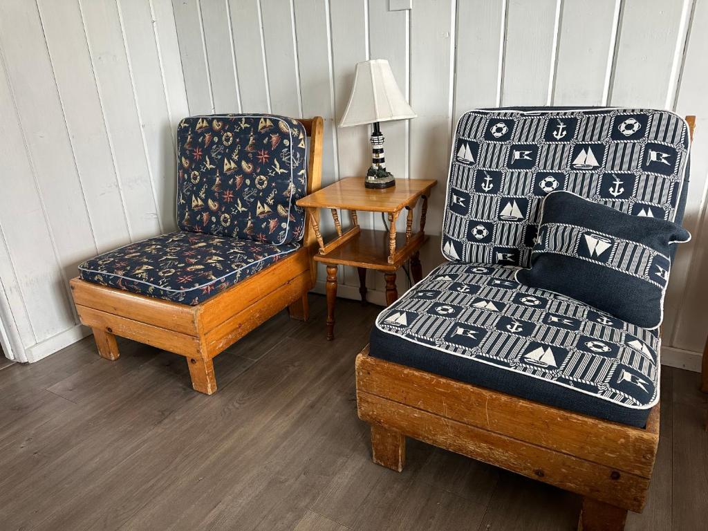 Posezení v ubytování Tillicum Beach Motel - Formerly Deane's Oceanfront Lodge