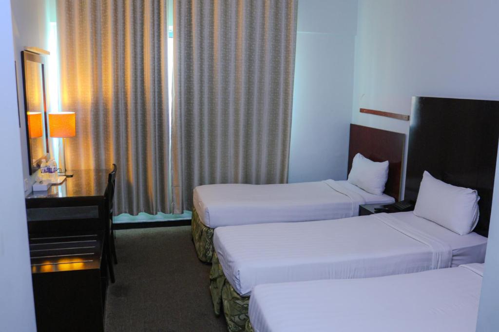 Postel nebo postele na pokoji v ubytování BOONMAX Hotel