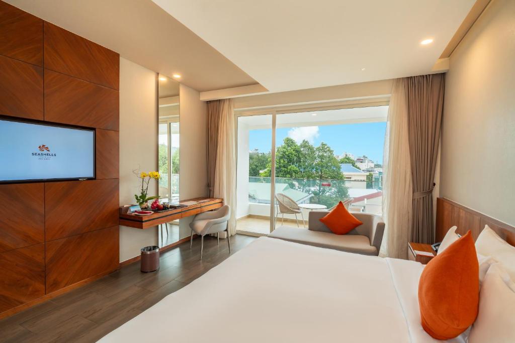 Phòng Cổ Điển Có Giường Cỡ King Nhìn Ra Thành Phố