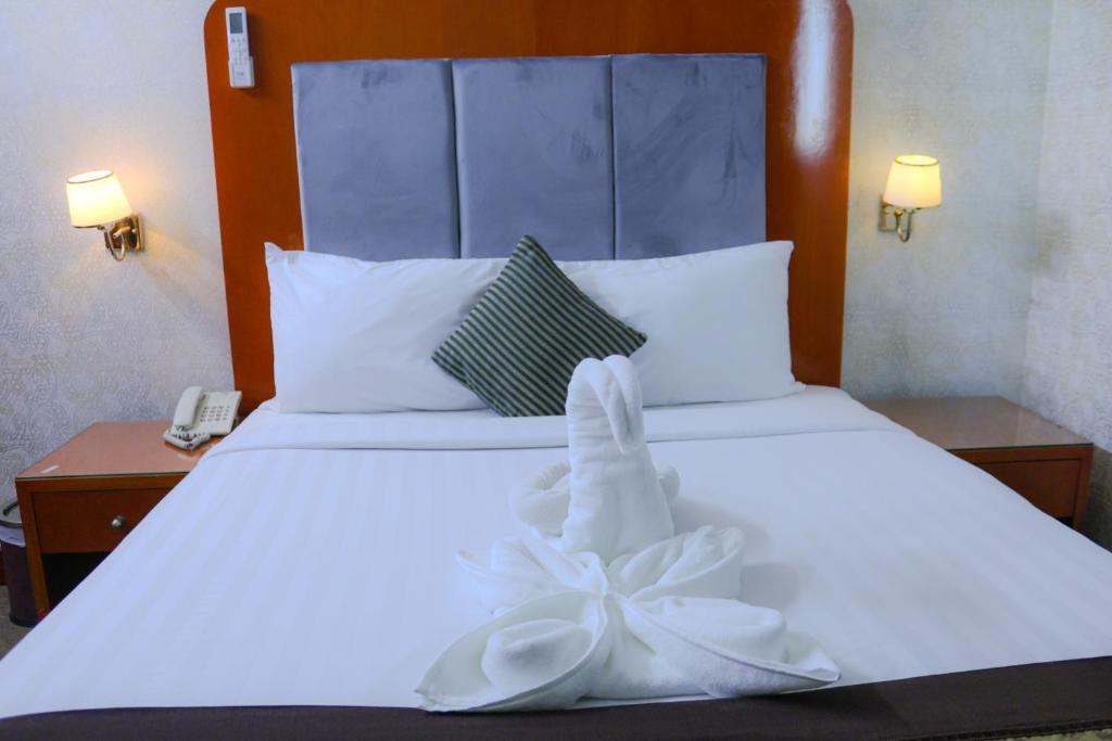 Postel nebo postele na pokoji v ubytování BOONMAX Hotel