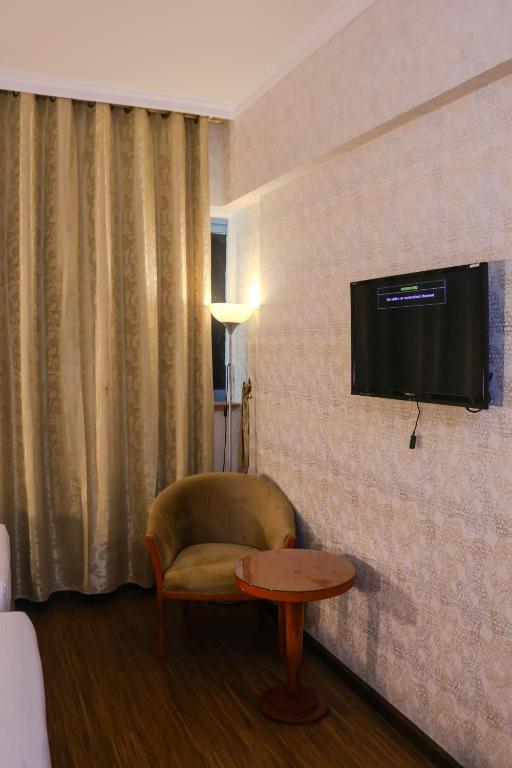 TV a/nebo společenská místnost v ubytování BOONMAX Hotel