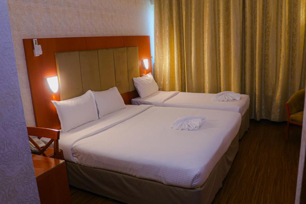 Postel nebo postele na pokoji v ubytování BOONMAX Hotel