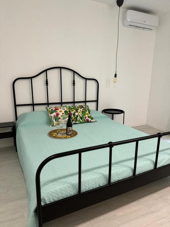 Postel nebo postele na pokoji v ubytování Avi Rooms