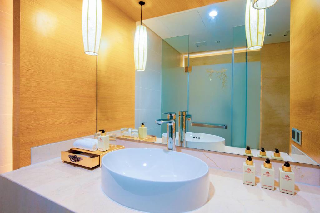 Suite Junior 1 Phòng Ngủ Với 1 Lần Mát-Xa Chân (15 Phút) Cho 2 Khách