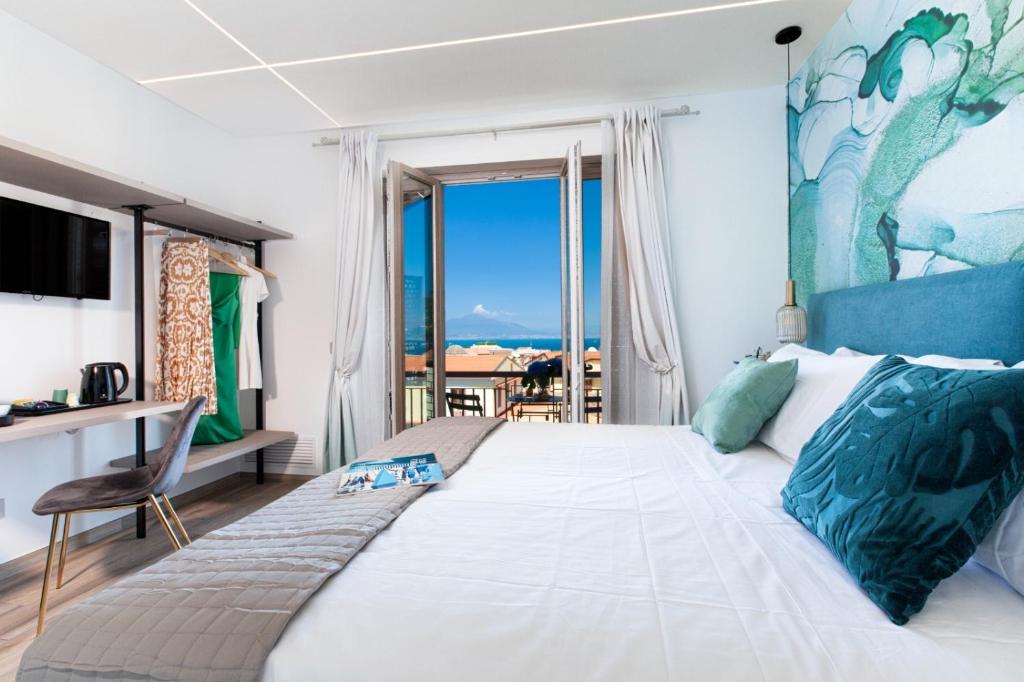 Postel nebo postele na pokoji v ubytování LuMar Luxury Sorrento