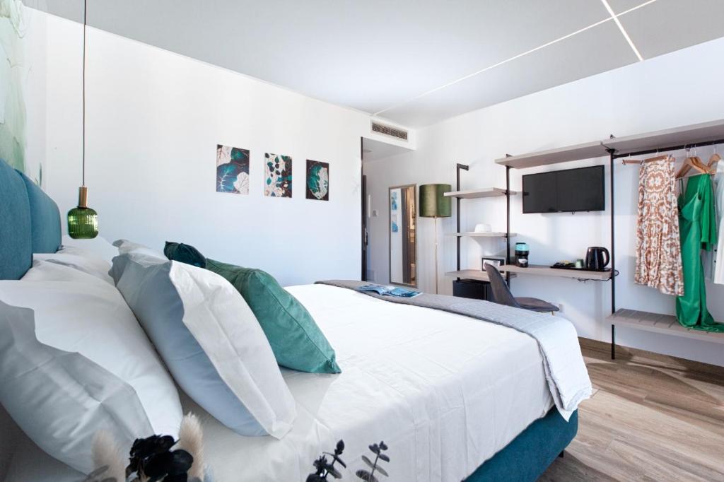 Postel nebo postele na pokoji v ubytování LuMar Luxury Sorrento