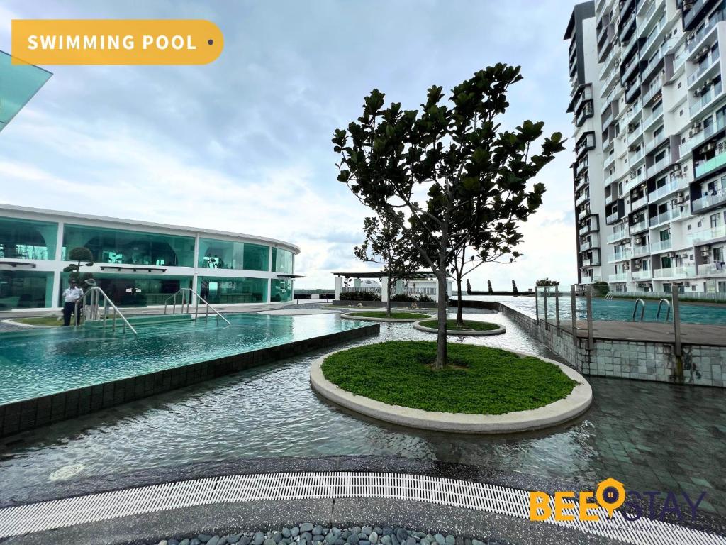 Bazén v ubytování New Listing Klang with Netflix Wifi Swimming Pool View nebo v jeho okolí