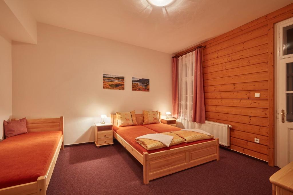 Postel nebo postele na pokoji v ubytování Penzion Flora