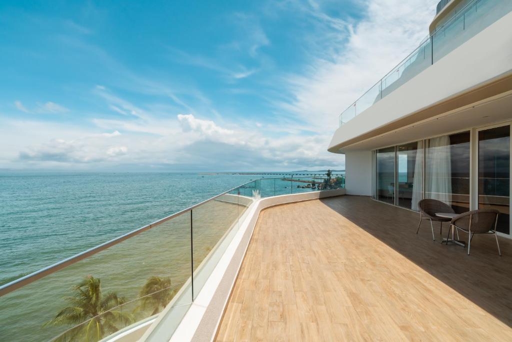 Suite Phu Quoc Với 1 Lần Mát-xa Toàn Thân (40 Phút) Cho 4 Khách