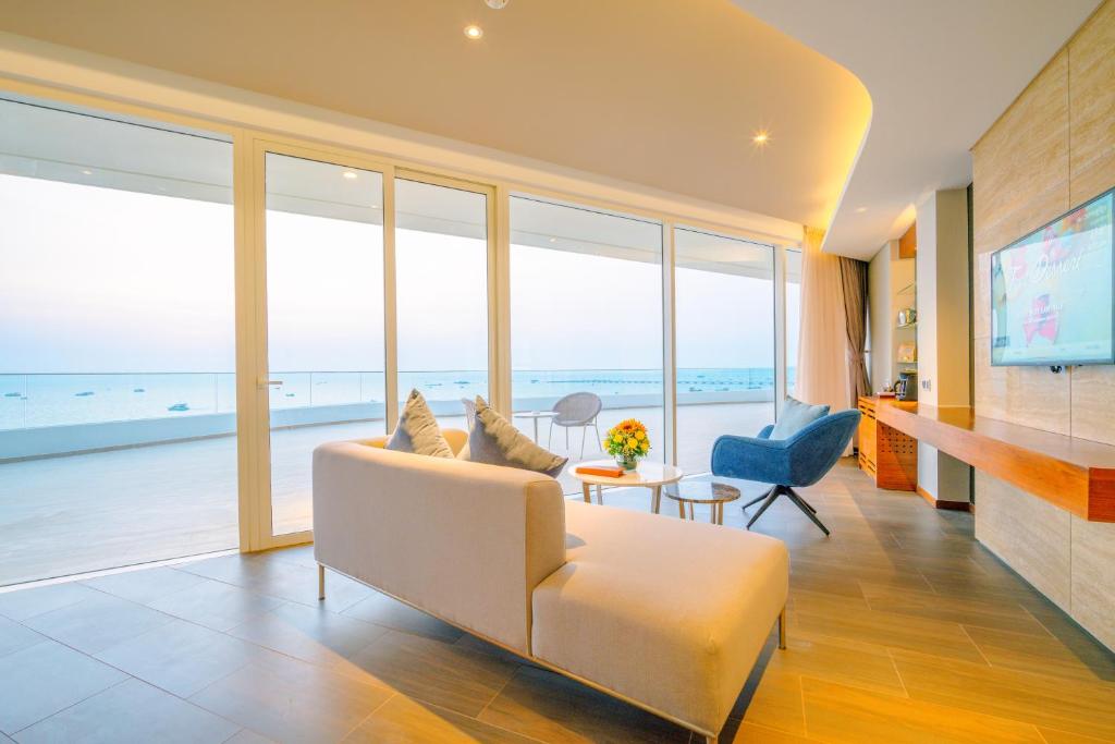 Suite Executive Nhìn Ra Biển Với 1 Lần Mát-xa Toàn Thân (40 Phút) Cho 2 Khách