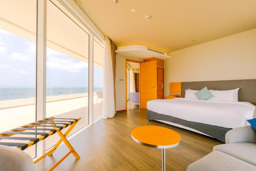 Suite Phu Quoc Với 1 Lần Mát-xa Toàn Thân (40 Phút) Cho 4 Khách