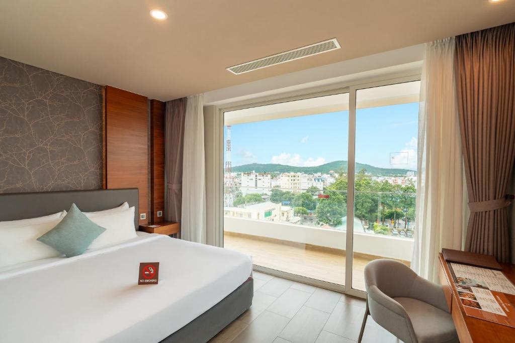 Suite Phu Quoc Với 1 Lần Mát-xa Toàn Thân (40 Phút) Cho 4 Khách