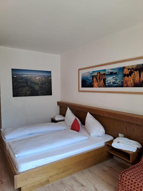 Postel nebo postele na pokoji v ubytování Smart Hotel Firn