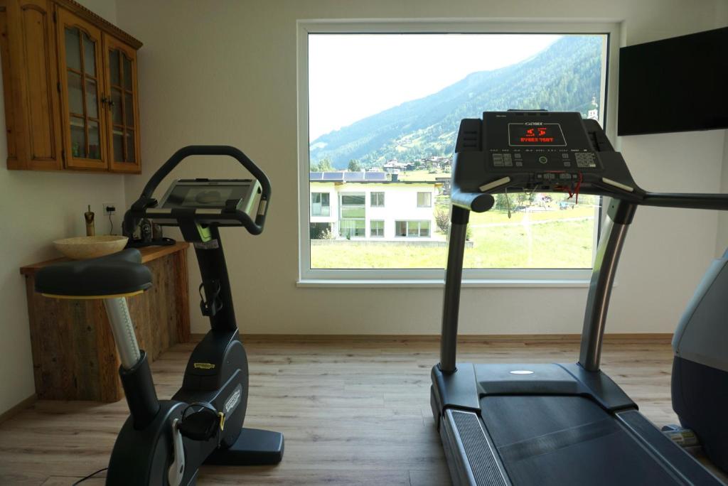 Fitness centrum a/nebo fitness zařízení v ubytování Hotel Alpenkönigin - Sommer Silvretta Premium Card inklusive