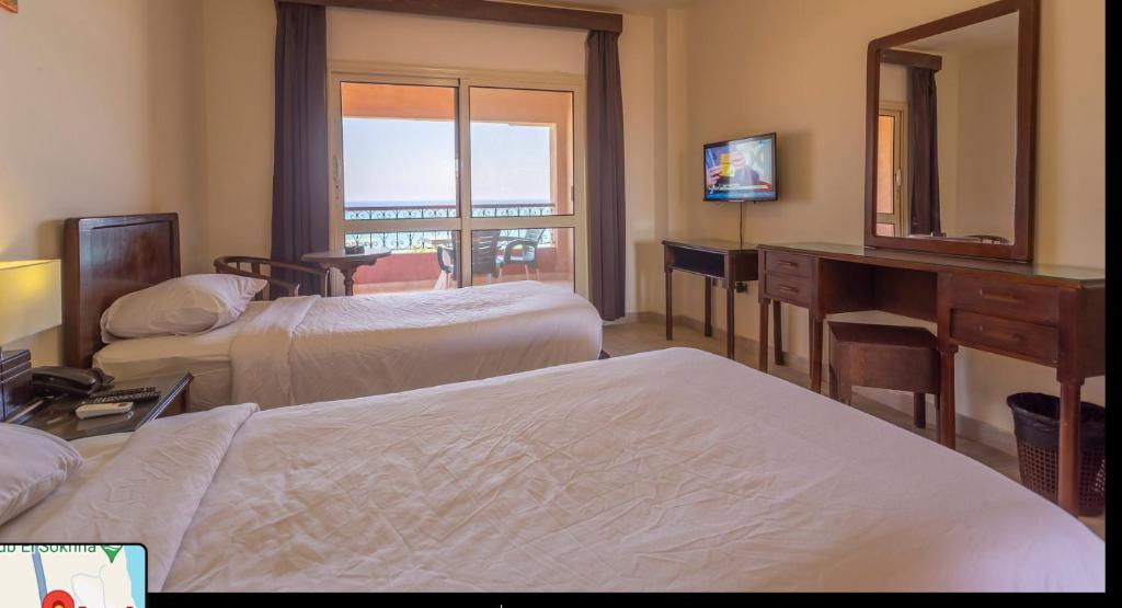 Ένα ή περισσότερα κρεβάτια σε δωμάτιο στο 2 غرفة فندقية بقرية فنار دي لونا