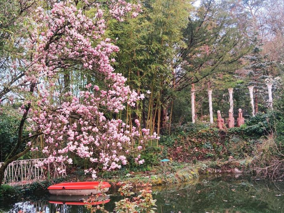 Taman di luar L'Autre Paradis