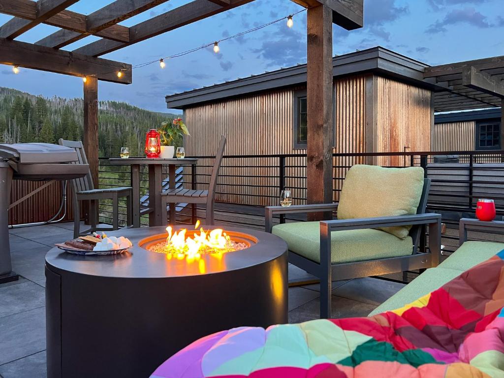 a patio with a fire pit on a deck at Rock n Stars Chalet townhouse in Hideaway Park