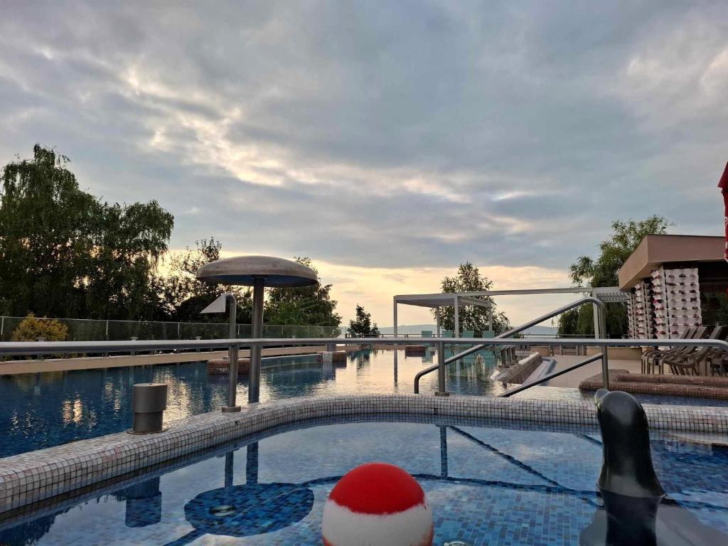 Bazén v ubytování Hotel Wellamarin nebo v jeho okolí