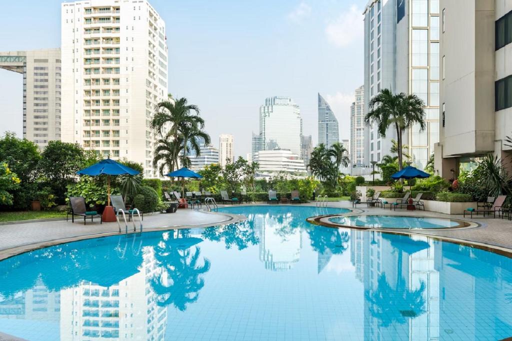 Bazén v ubytování Rembrandt Residences Bangkok nebo v jeho okolí