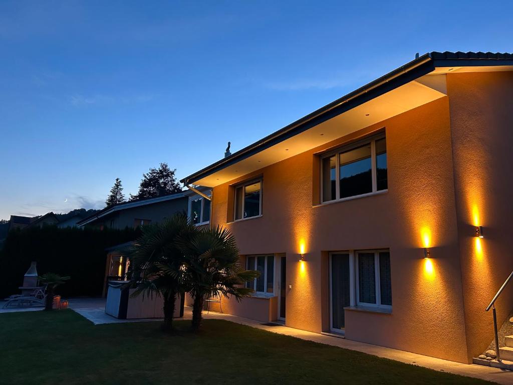 Tòa nhà nơi căn hộ tọa lạc