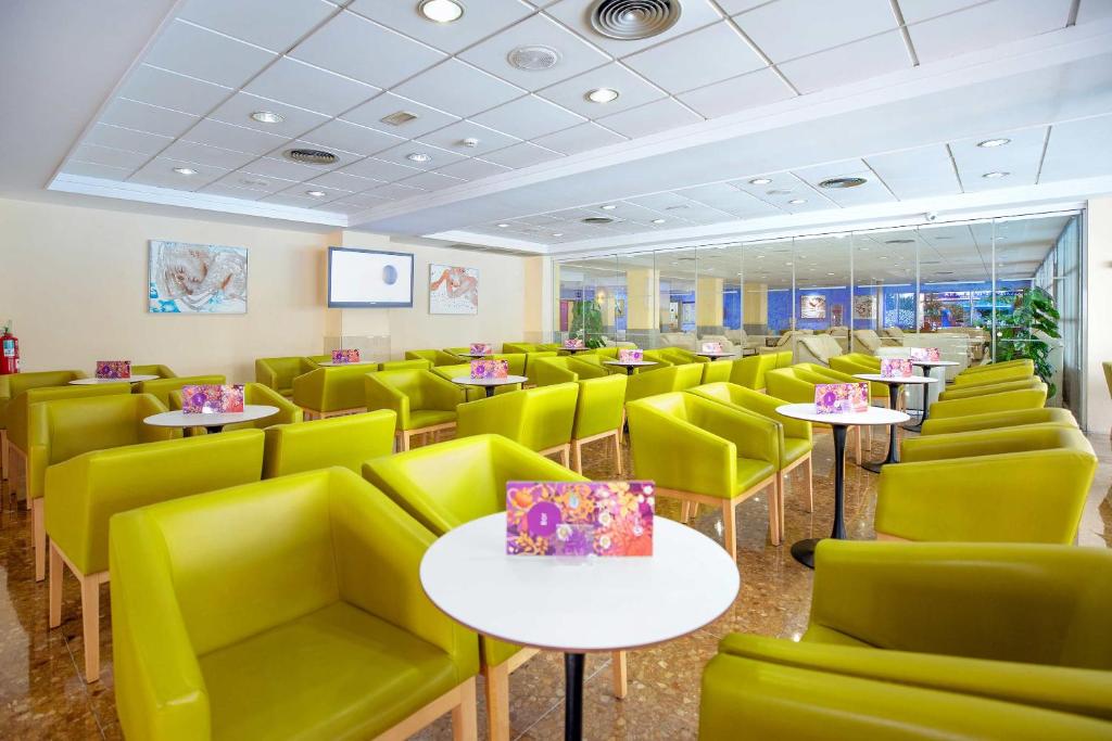 Część wypoczynkowa w obiekcie Hotel Servigroup Nereo