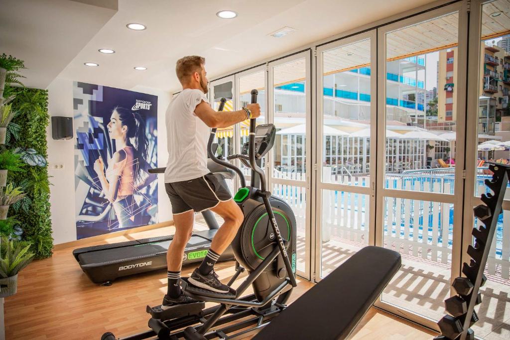 Centrum fitness w obiekcie Hotel Servigroup Nereo