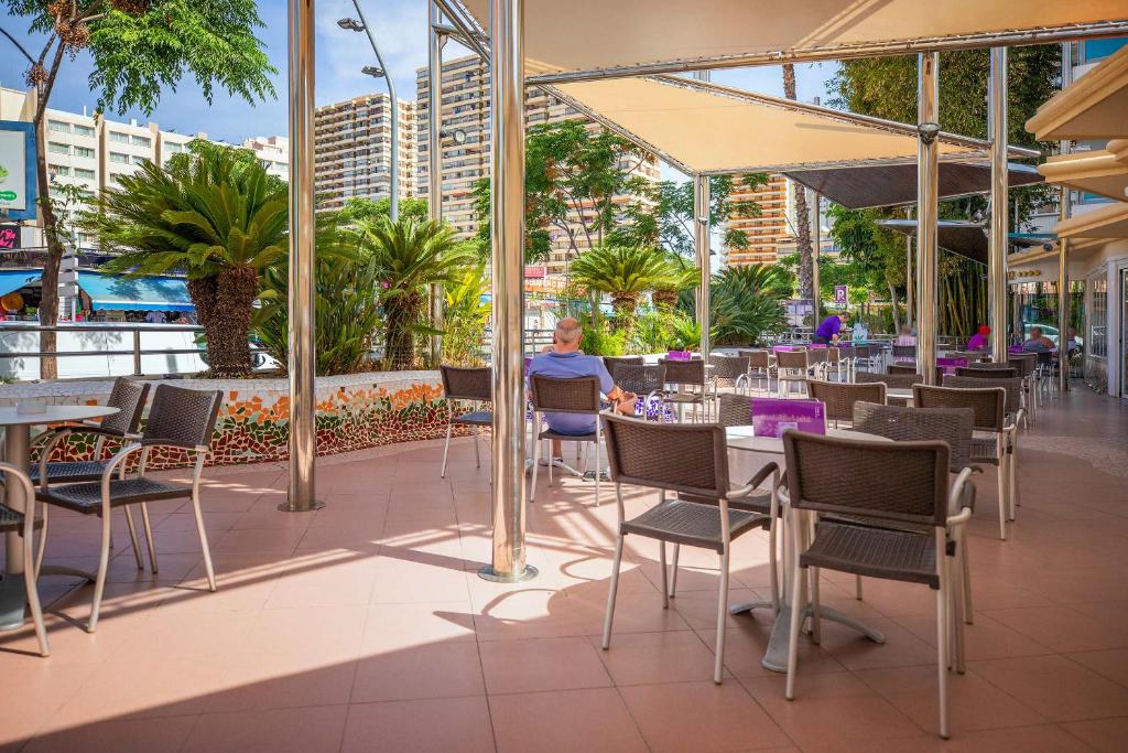 Restauracja lub miejsce do jedzenia w obiekcie Hotel Servigroup Nereo