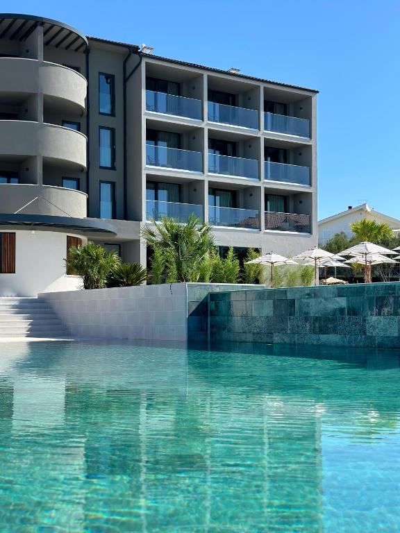 Bazén v ubytování Molum Hotel & Residences nebo v jeho okolí