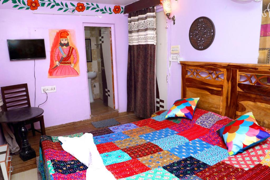 Postel nebo postele na pokoji v ubytování Banaji Heritage Havelii