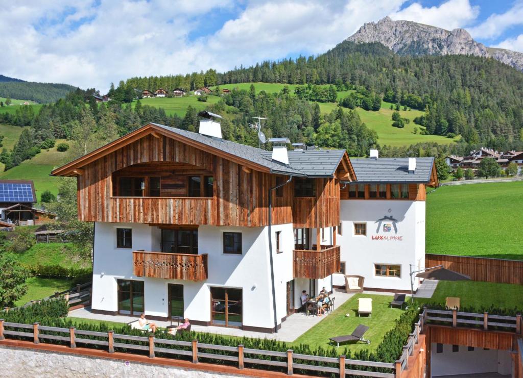 an aerial view of a house in the mountains at Mountainlodge Luxalpine in San Vigilio Di Marebbe