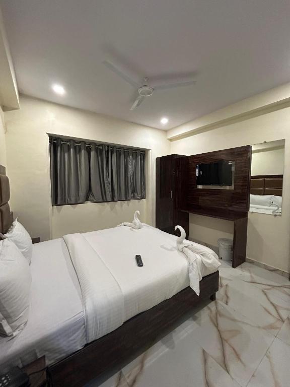Postel nebo postele na pokoji v ubytování Hotel Rinza Residency