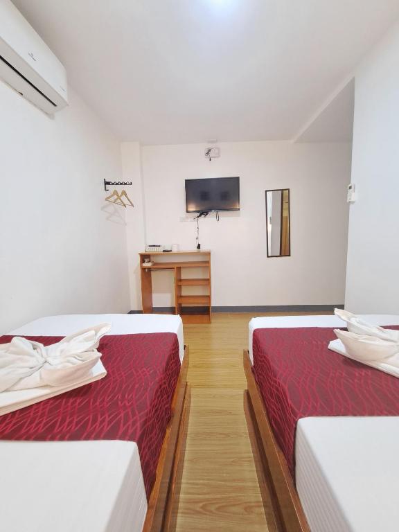Postel nebo postele na pokoji v ubytování Virginia Suites