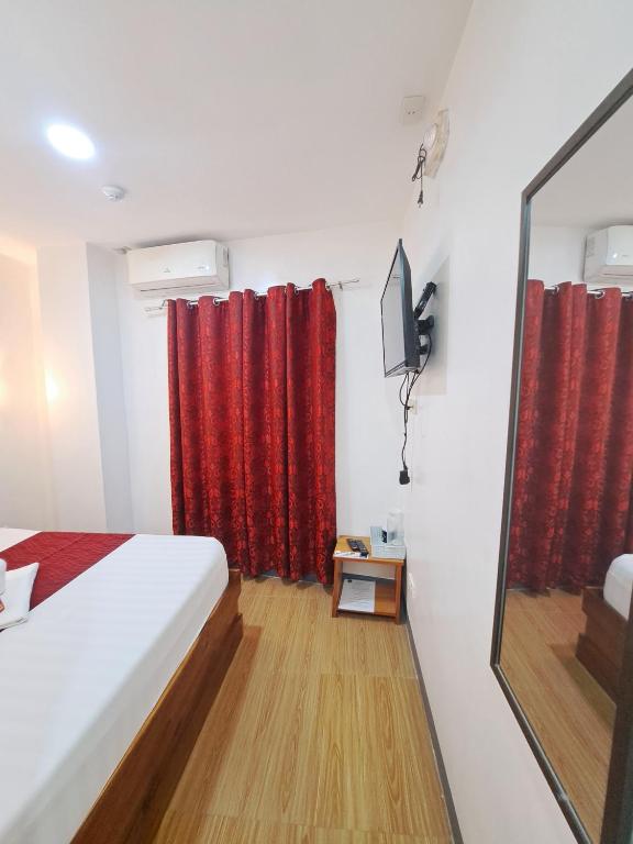 Postel nebo postele na pokoji v ubytování Virginia Suites