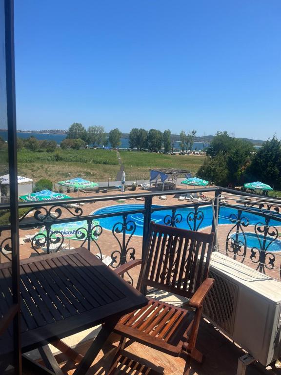 Bazén v ubytování Hotel Paradise Garden nebo v jeho okolí