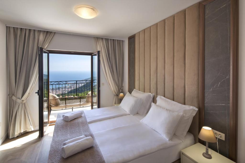 Postel nebo postele na pokoji v ubytování Luxury Villa Flower