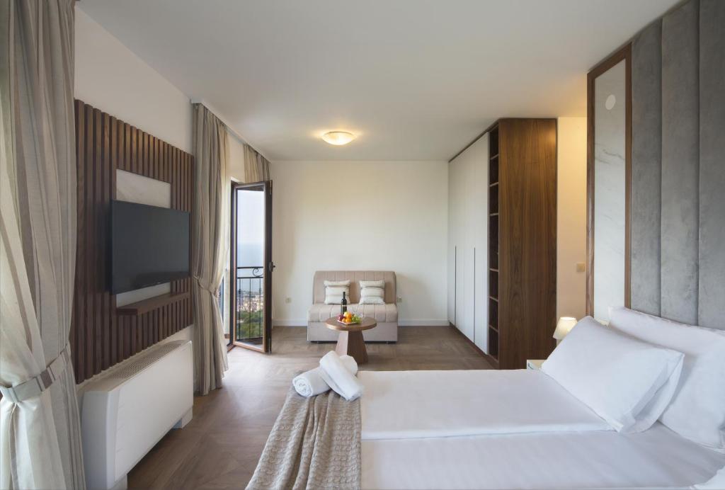 Postel nebo postele na pokoji v ubytování Luxury Villa Flower