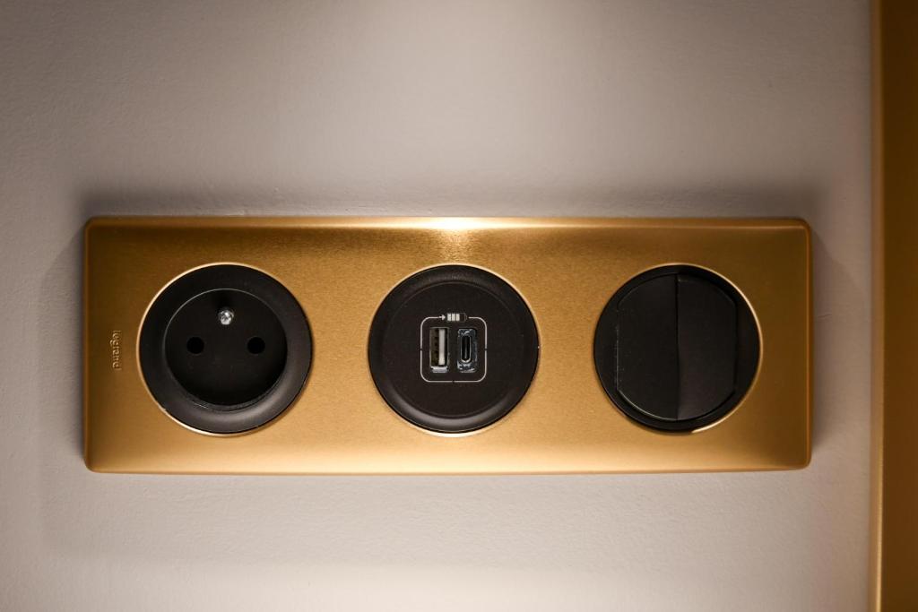 Hôtel des Deux Avenues - Resim 33