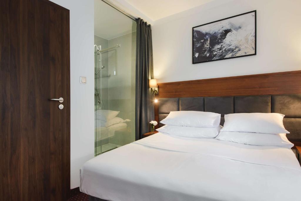 Ein Bett oder Betten in einem Zimmer der Unterkunft Best Western Plus Hotel Olsztyn Old Town