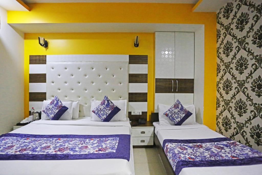 Postel nebo postele na pokoji v ubytování Hotel Smart Inn-Near Delhi Airport