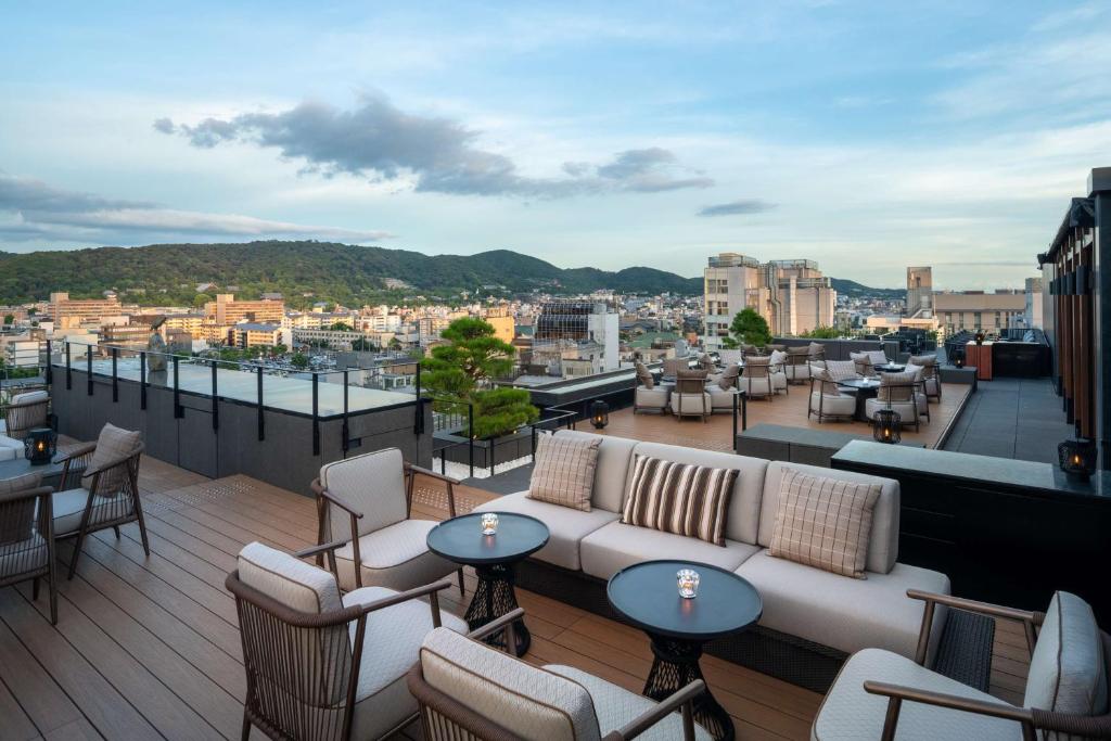 Nespecifikovaný výhled na hory nebo výhled na hory při pohledu z hotelu