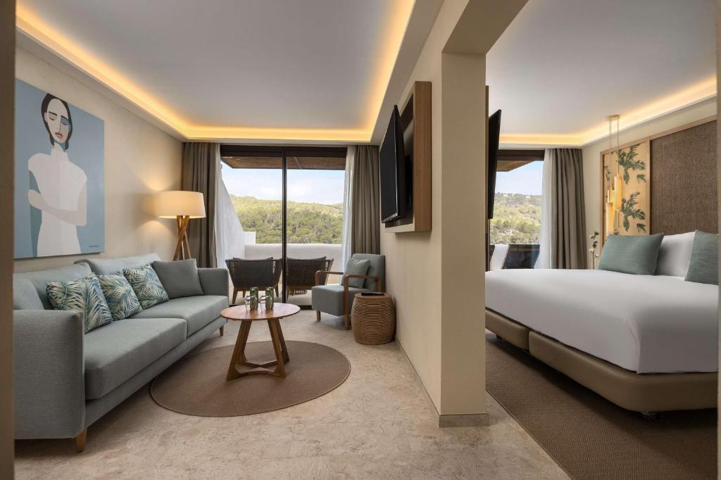 Cala San Miguel Hotel Ibiza, Curio Collection by Hilton, Adults only - Junior King Suite Con Baño De Terraza