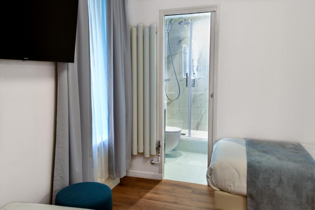 Hôtel des Deux Avenues - Resim 34