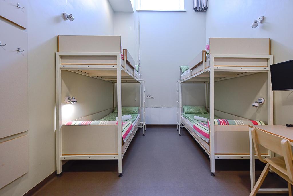Postel nebo postele na pokoji v ubytování Nykščio Hostel