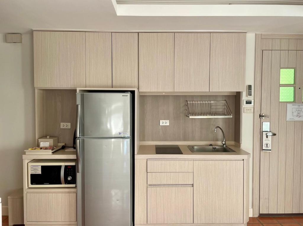 Kuchyň nebo kuchyňský kout v ubytování Kantary Bay Hotel Phuket