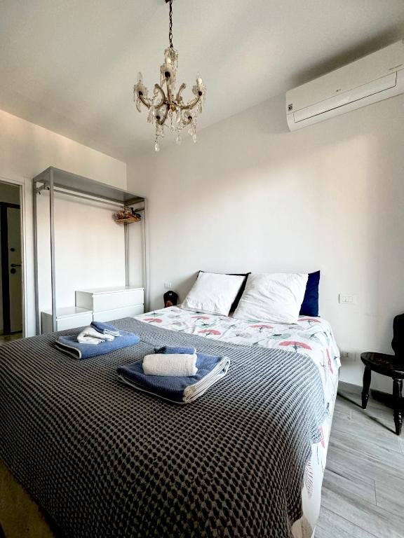 Lodi Nest - M3 Brenta Design flat with balcony - 10 min Duomo