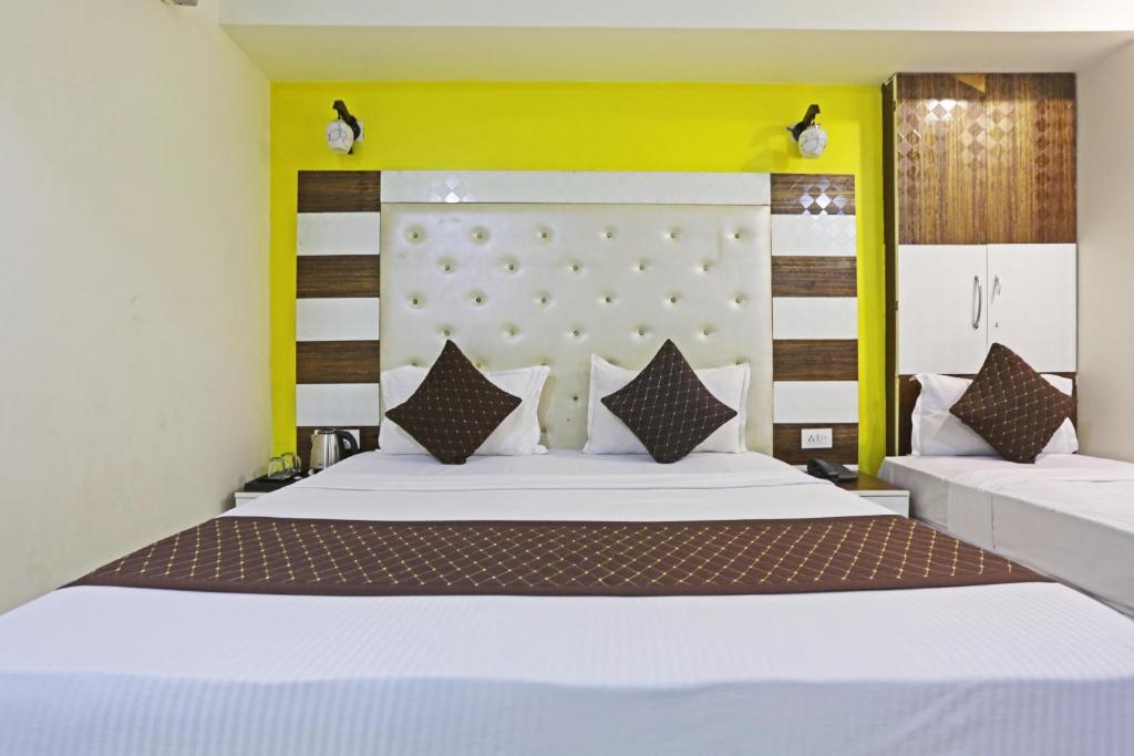 Postel nebo postele na pokoji v ubytování Hotel Smart Inn-Near Delhi Airport