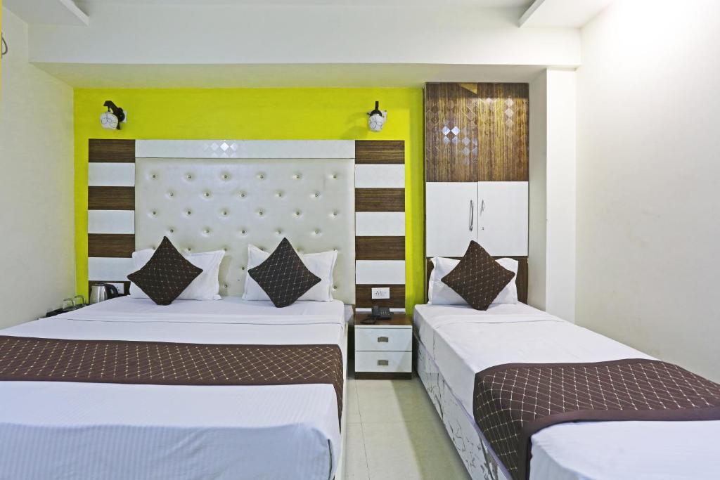 Postel nebo postele na pokoji v ubytování Hotel Smart Inn-Near Delhi Airport