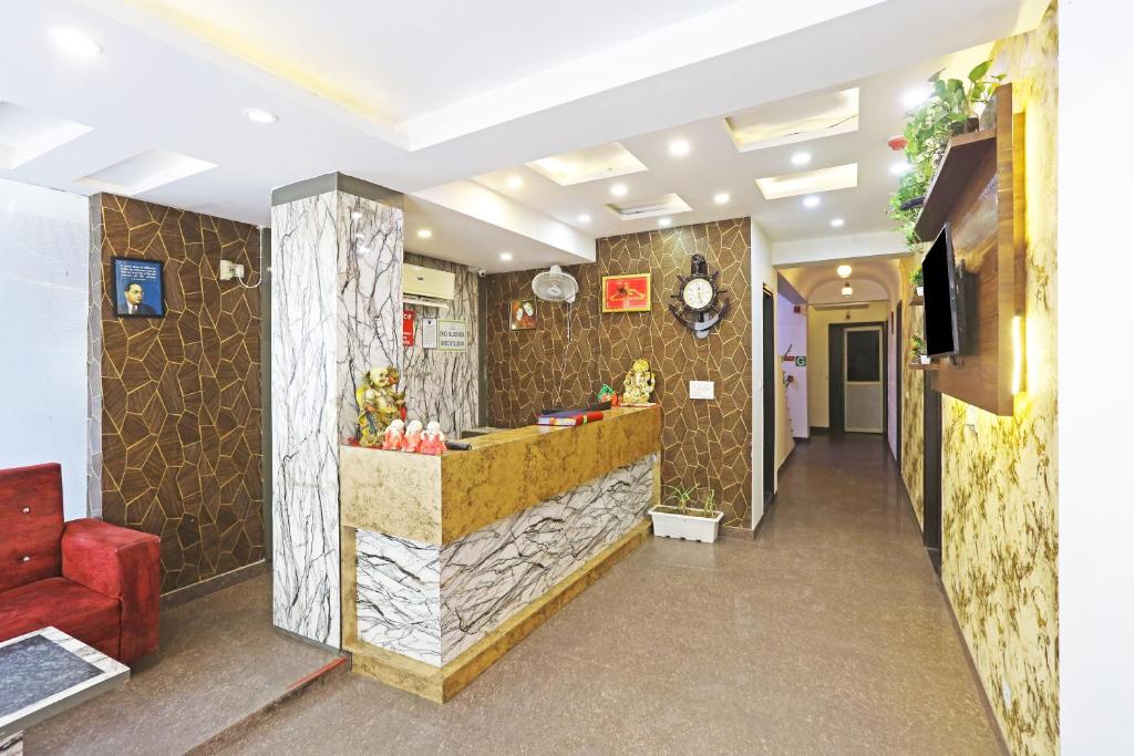 TV a/nebo společenská místnost v ubytování Hotel Smart Inn-Near Delhi Airport