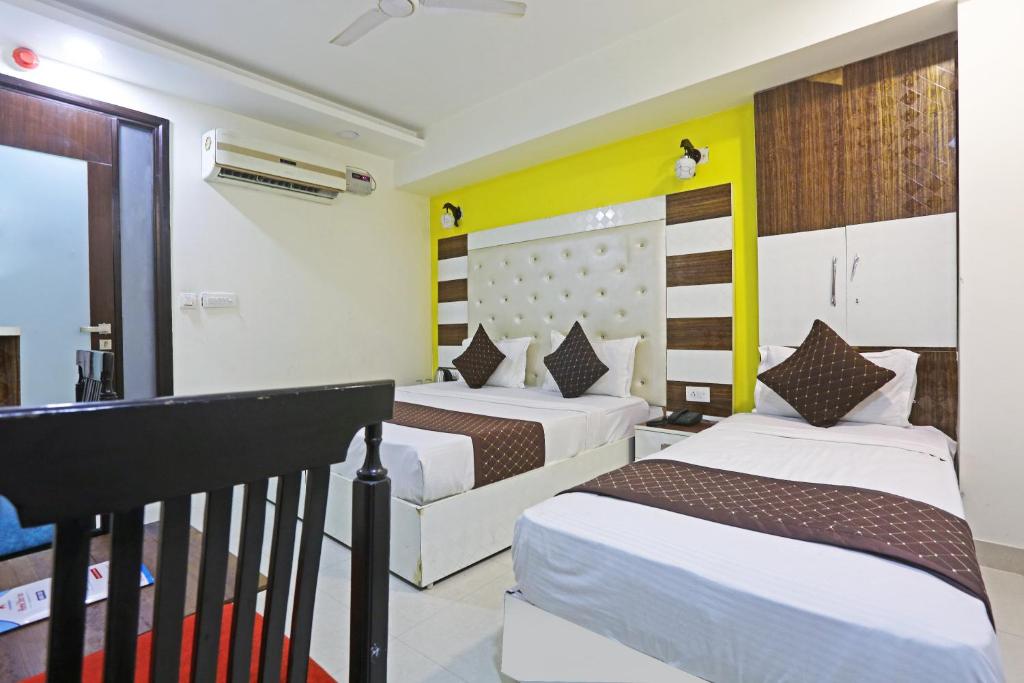 Postel nebo postele na pokoji v ubytování Hotel Smart Inn-Near Delhi Airport