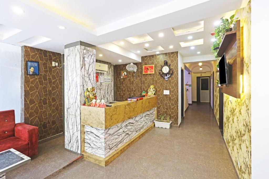 TV a/nebo společenská místnost v ubytování Hotel Smart Inn-Near Delhi Airport